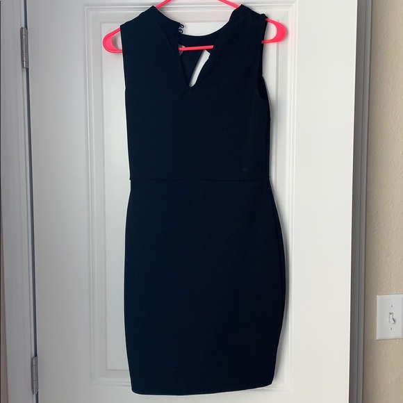 Black dress - Picture 2 of 3